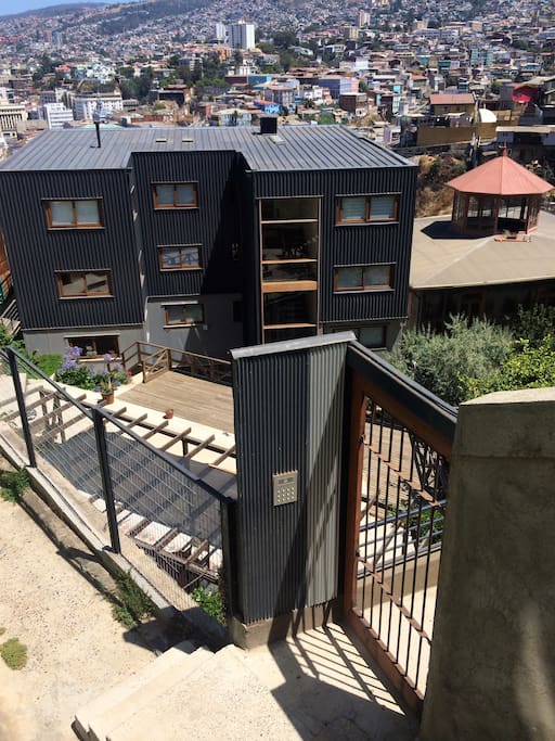 Uno de los accesos a CASONA ARTILLERIA
