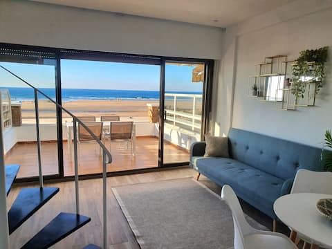 Front line. Beach of Berria (Santoña) -WIFI-
