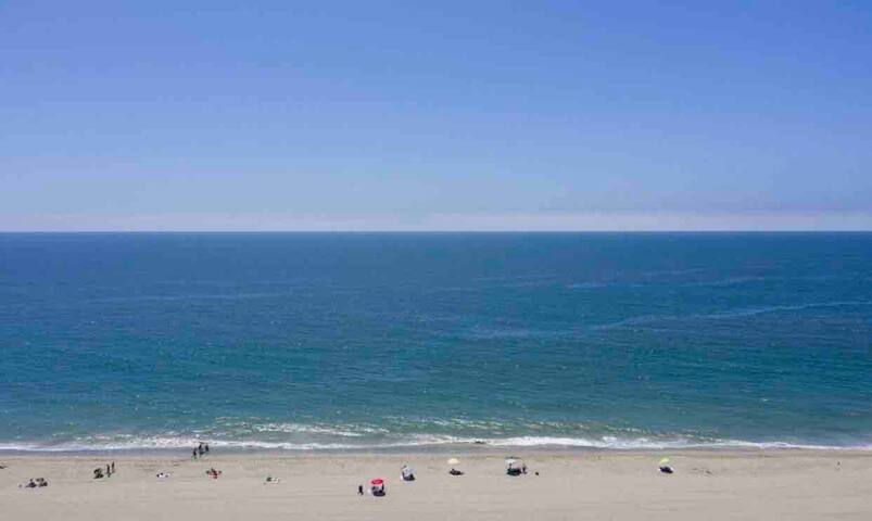 50%OFF! Malibu Ocean Escape • Pool • Walk to Beach gallery image 5