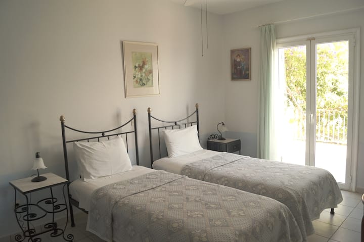 غرفة النوم 2 - (الطابق الثاني)