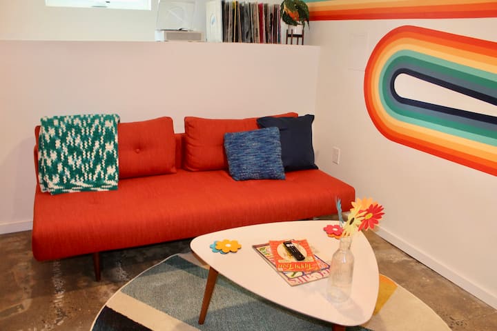 Stunning 60s-70s Retro Apartment - Happy Valley, OR