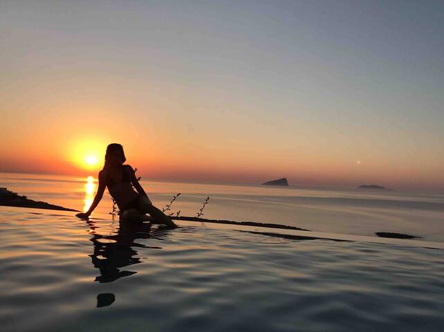 G & K ‘s two amazing cycladic houses with pool&BBQ gallery image 3