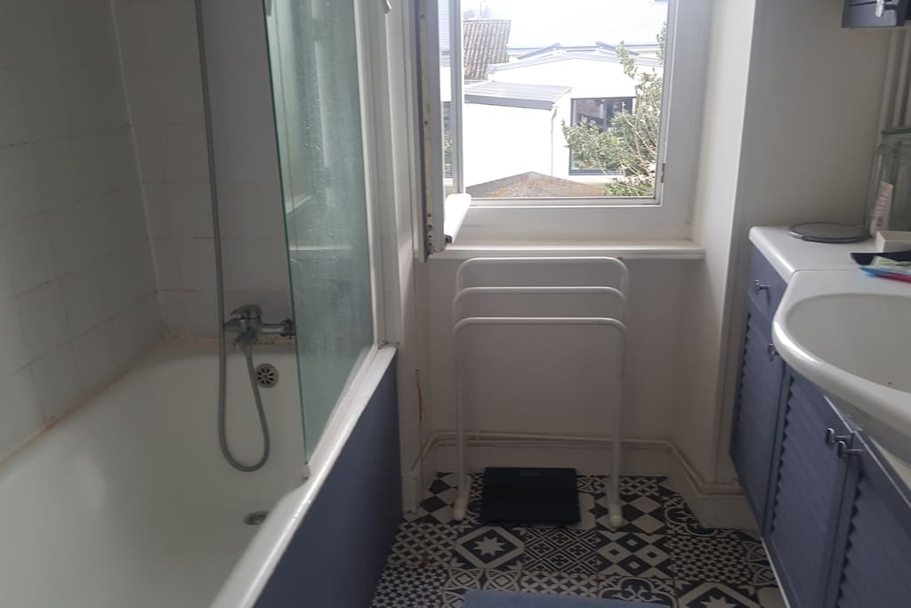 salle de bain à disposition