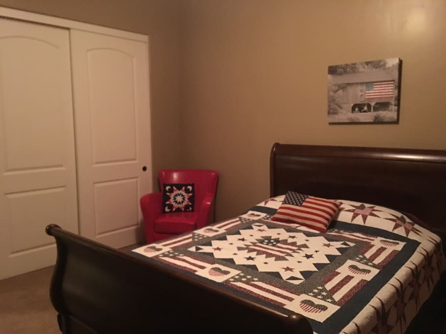 Americana Guest Room - Queen