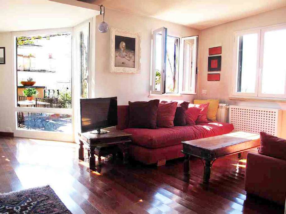 Living room on the second level. On the distance, access to the terrace.