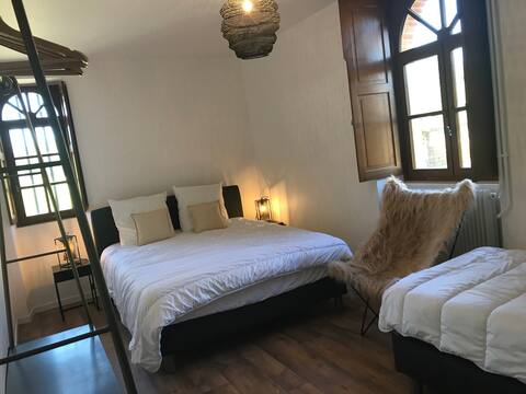 Charming cottage close to circuit and Arche de la Nature