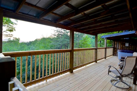 Spectacular Mountain View! Tiny Cabin! WiFi