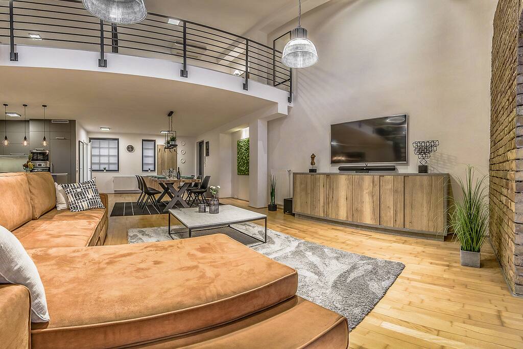 Living room area 1.