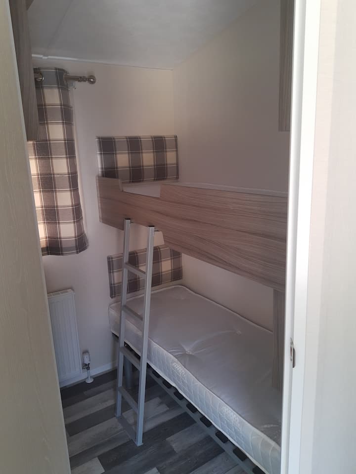 第三间卧室配有双层床，非常适合儿童入住。不适合成人入住。