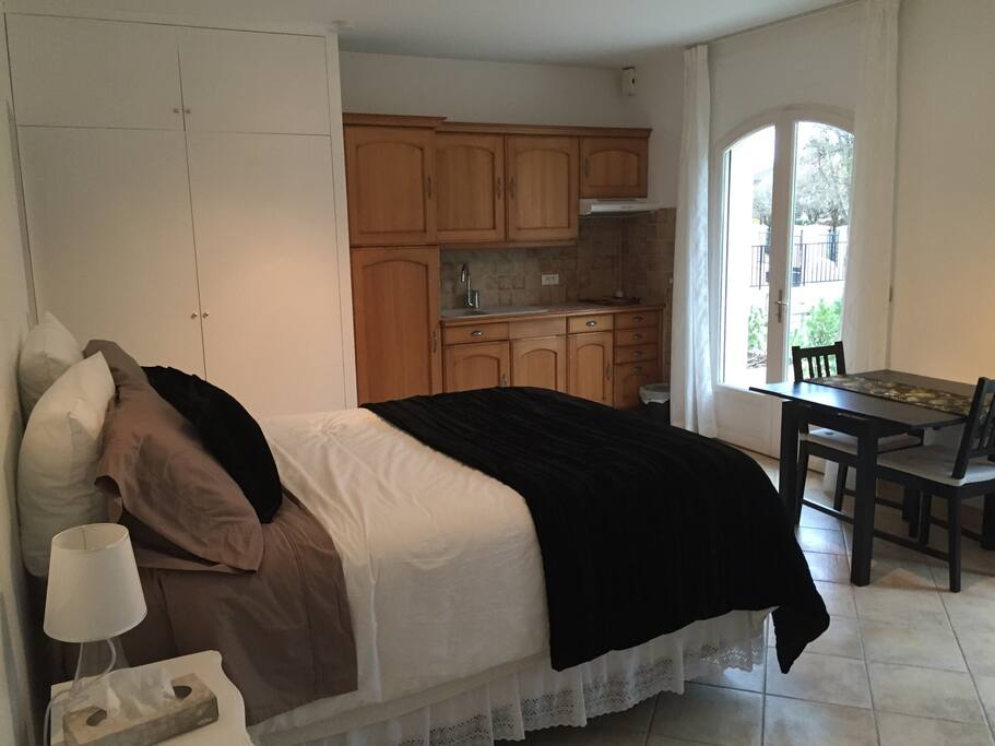 American Queen bed with hotel quality matress