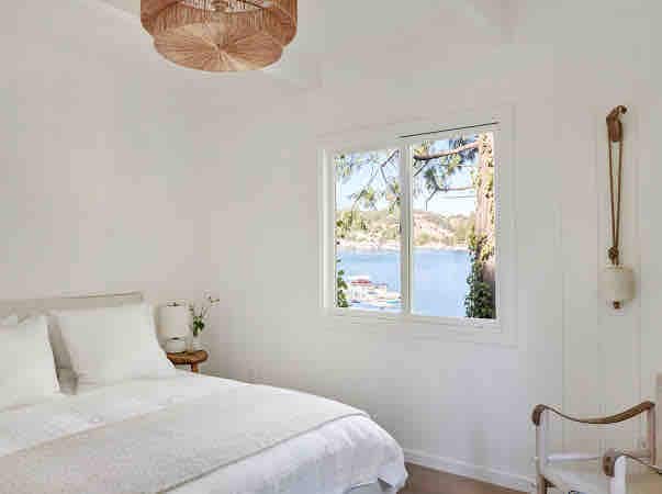 Spálňa na hlavnom poschodí.