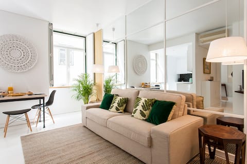 Successful Airbnb property: Trendy Apartment in the heart of Chiado in Lisbon