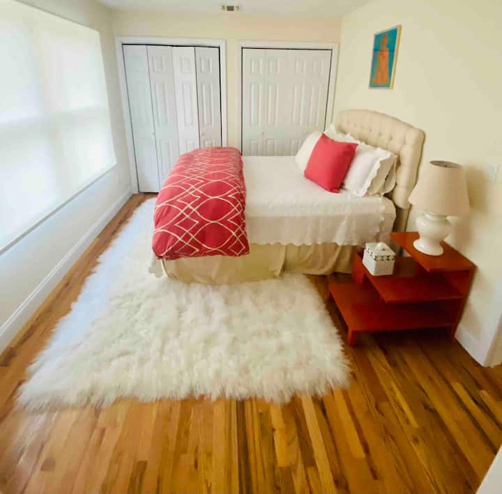 Спалня за гости с двойно легло на горния етаж