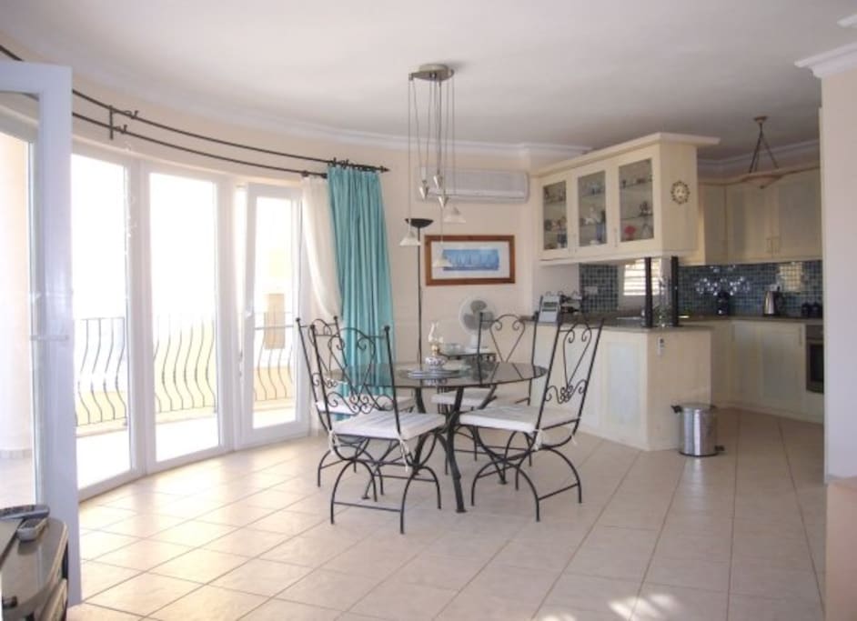 Kitchen dining area