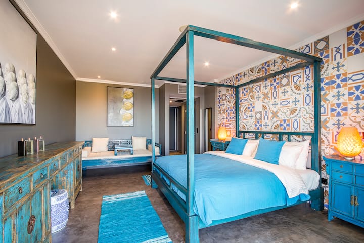 Blue room/ California King Room