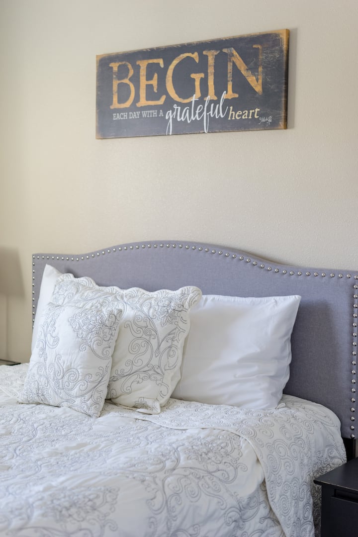 soba s bračnim krevetom (širine 150-179 cm)