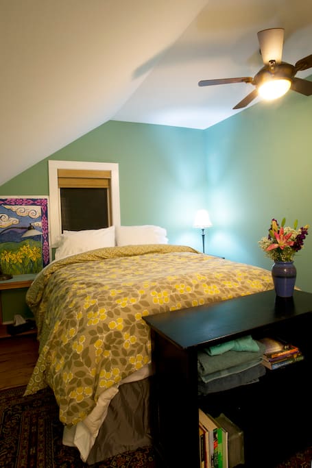 Queen bed with thick soft flannel sheets and 2 down comforters along with a wool blanket. The four pillows are a variety . Soft to firm, most are down pillows.