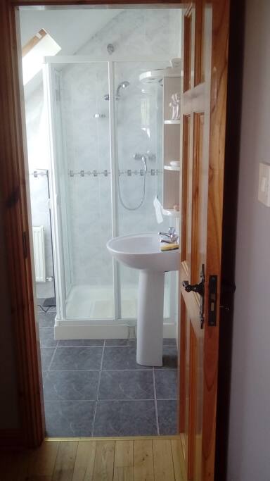back bedroom upstairs en-suite