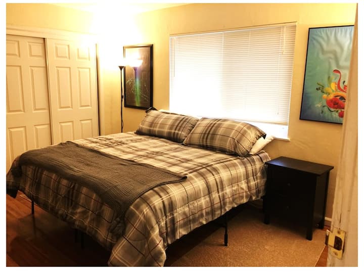 Cozy Apartment Near Downtown - Sacramento, CA