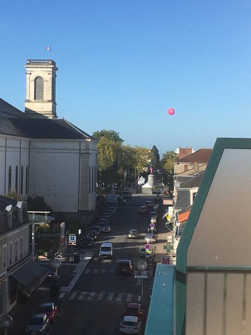 Vue Sur la Place Napoléon depuis le balcon de l’appartement