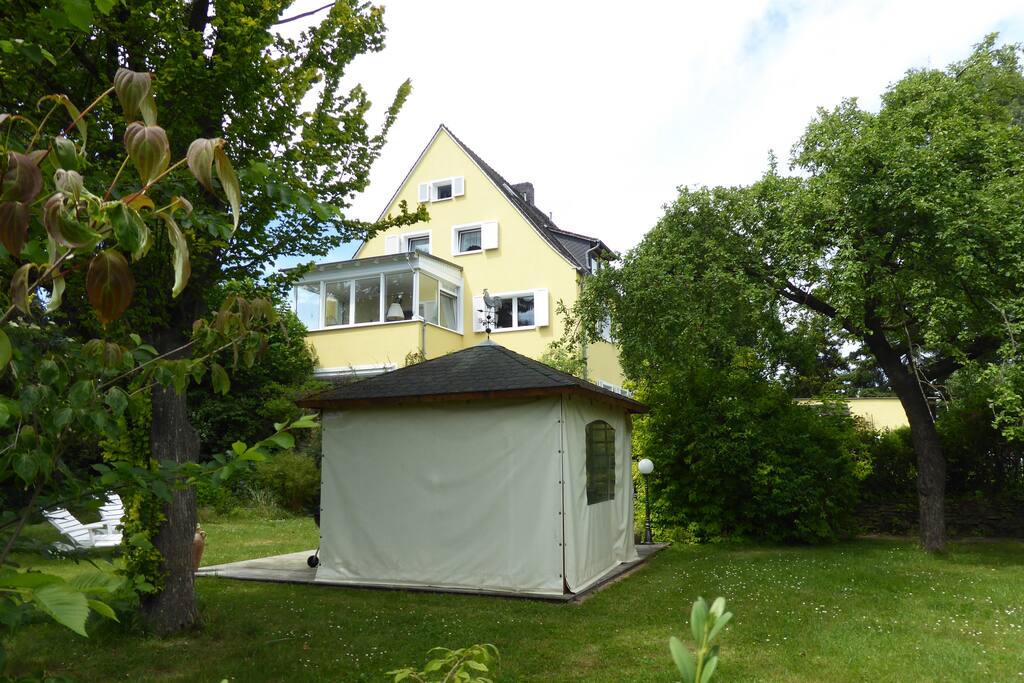 Grillgarten mit Pavillon