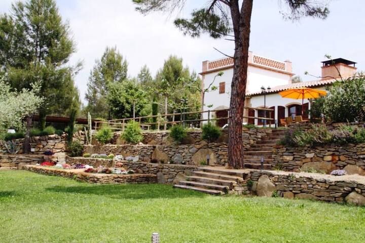 BEAUTIFUL VILLA WITH 2 SWIMMING POOLS gallery image 3