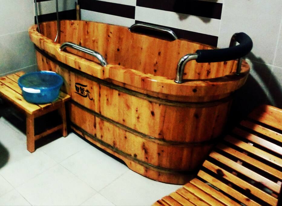 睡前泡个玫瑰浴吧