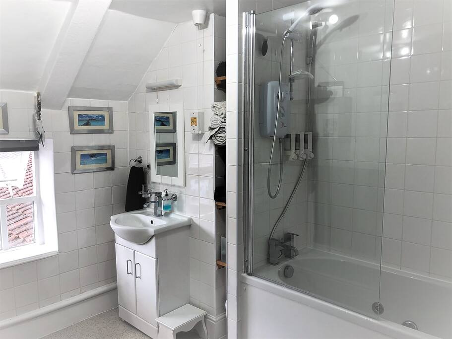 Separate bathroom: Whirlpool bath, shower over, handbasin & separate WC. Towels, bath robes, shower gel, shampoo etc provided.