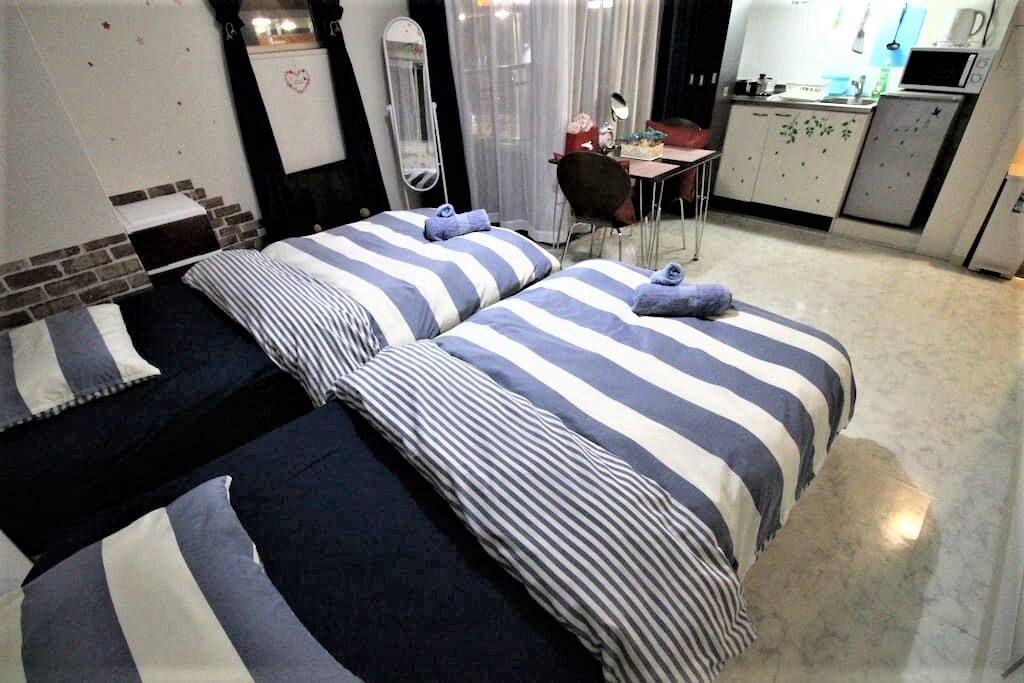 寝室 Bedroom