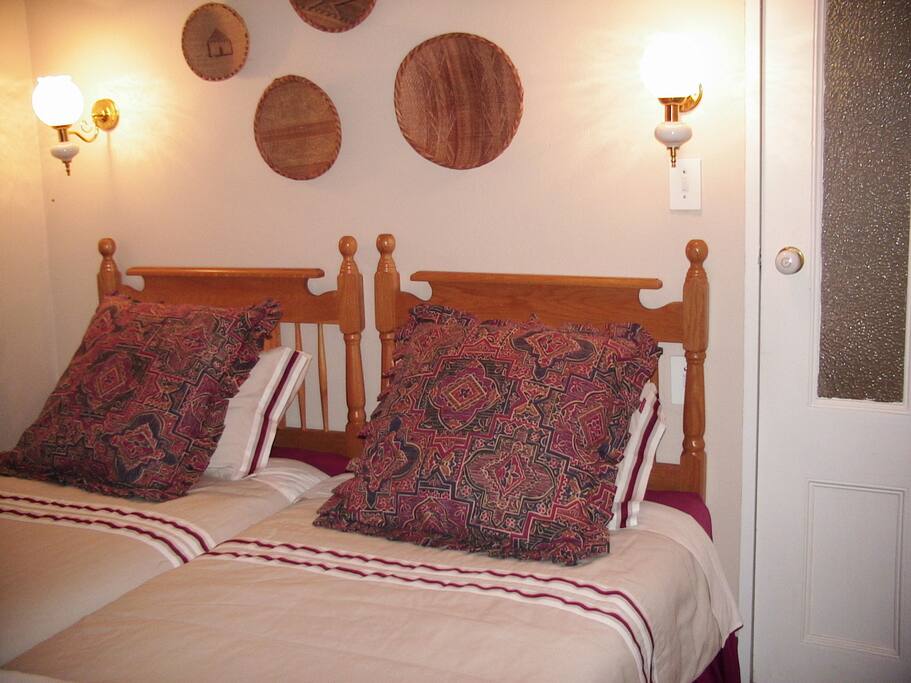 Ethnic en suite in cottage