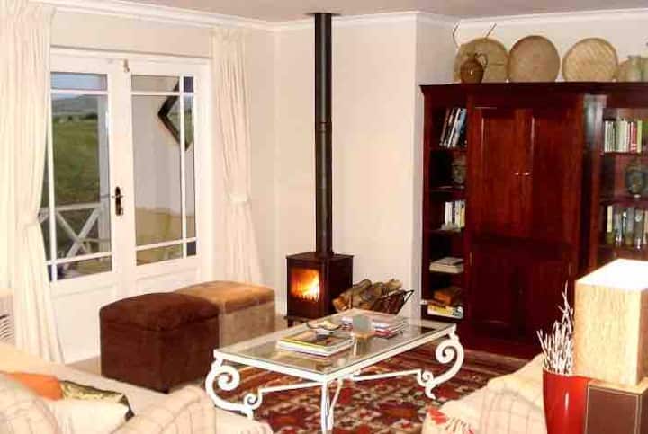 Charming Darling Cottage With Countryside Views - Darling