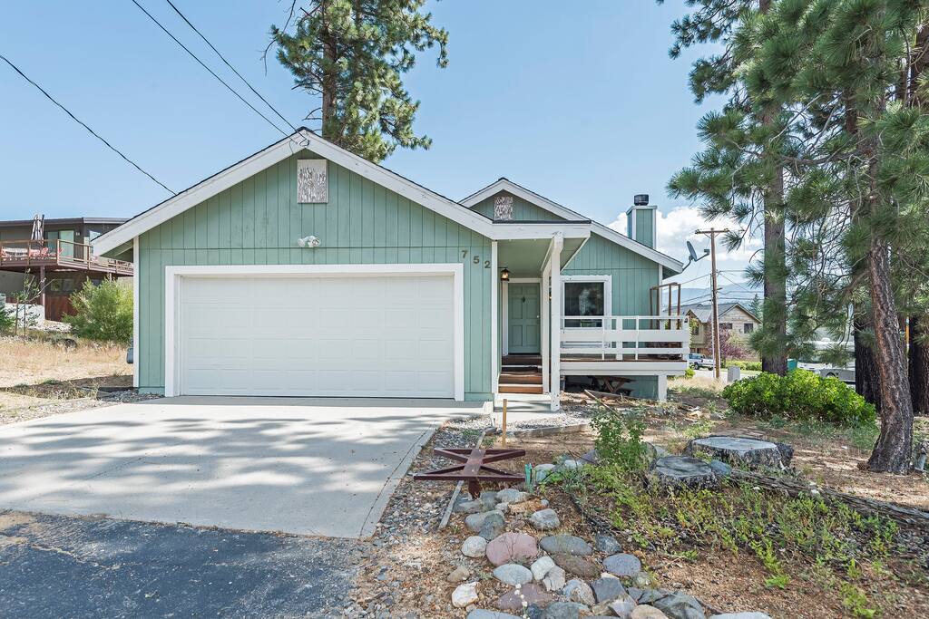 Driveway leading up to the home