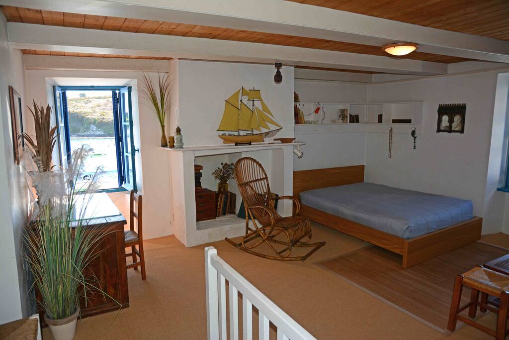 Grande chambre au 1er étage vue sur le port