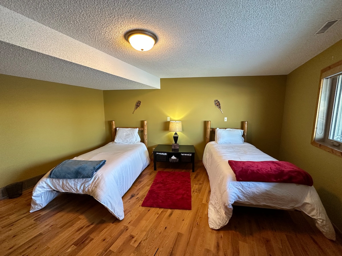 חדר שינה מס '2
(שתי מיטות יחיד)