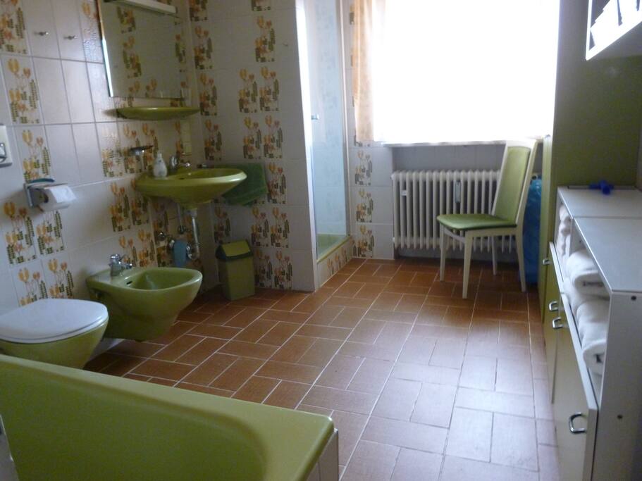 Bad für zwei Gästezimmer (I+II)