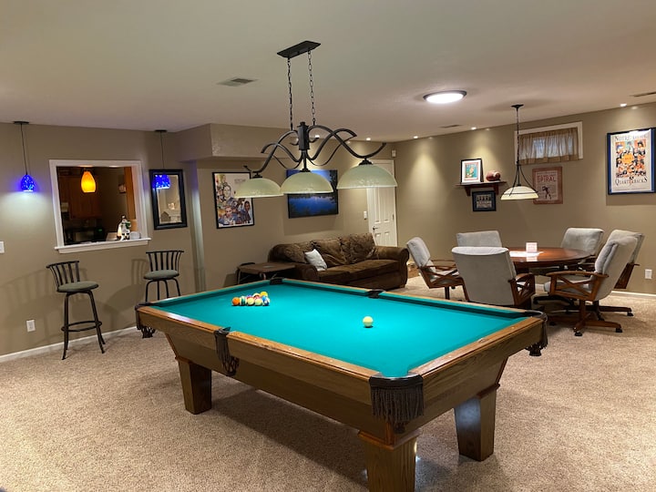 4 Bdr, Breakfast, Great Amenities In South Bend - Mishawaka, IN