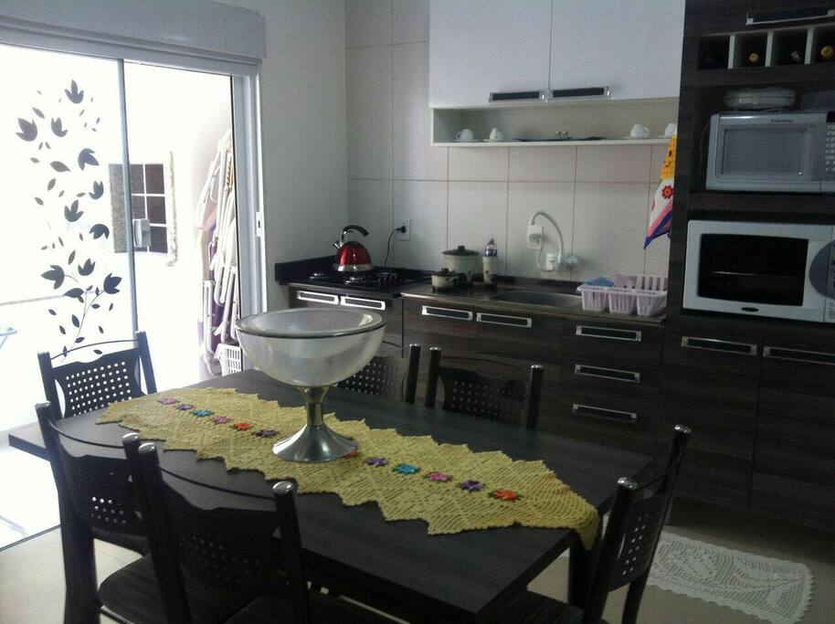Mesa de jantar com 6 cadeiras