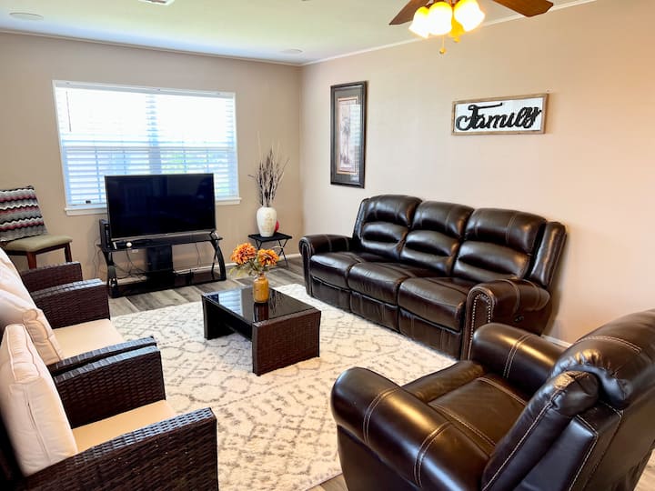 Paradise Waterfront Home With Huge Backyard Lot - Texas City