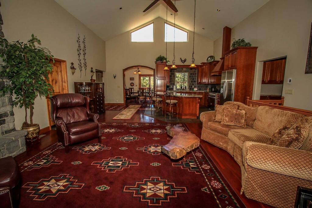Couch,Furniture,Vine,Indoors,Room