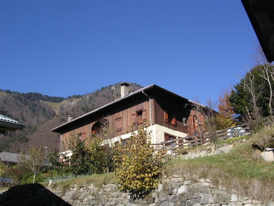 Vue de la maison l'été