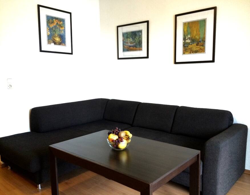 Auch auf dem modernen Schlafsofa kann man es sich bequem machen.