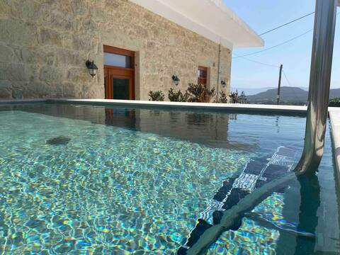 Harmony Hill House, with unique view and a pool!