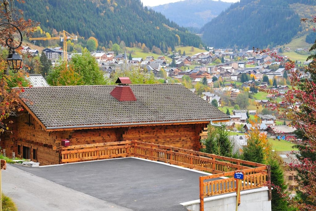 Chalet Chatelic private parking area