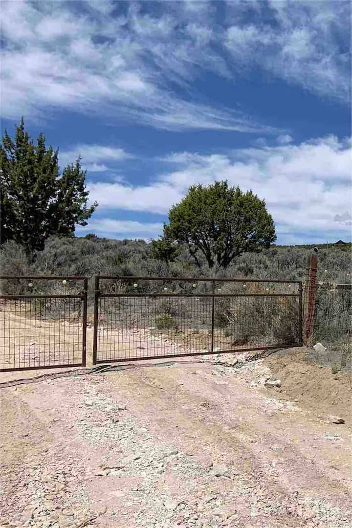 Peaceful Straw Bale Retreat B & B Bed and breakfasts for Rent in Spring Creek, Nevada, United