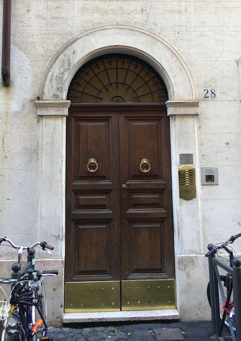 Il portone di casa