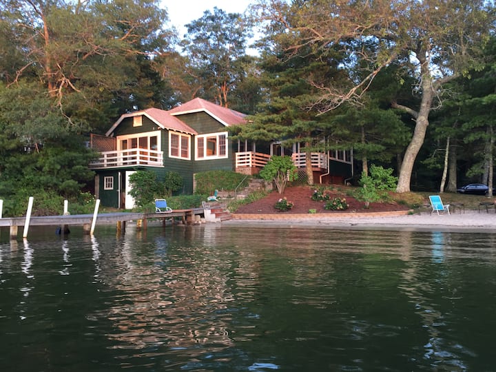 Beautiful lakefront escape close to Boston Cottages for Rent in