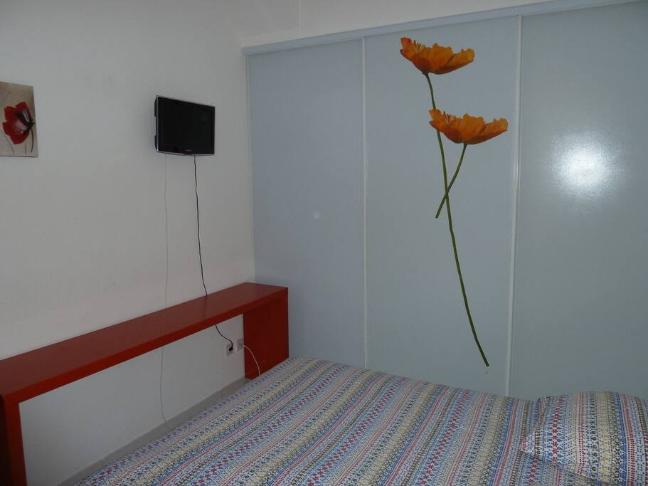 chambre indépendante avec grand placard