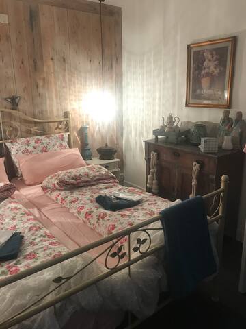 cozy room for 1 or 2 people with good breakfast