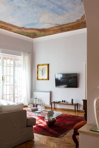 Restored Roman Penthouse near Spanish Steps gallery image 4