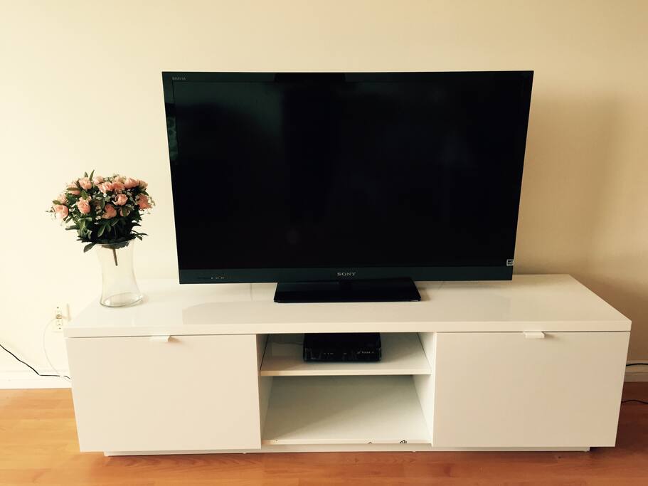 有网络和电视节目, 让您的住宿不再寂寞 wifi and TV channels will make you stay without loneliness & boredness